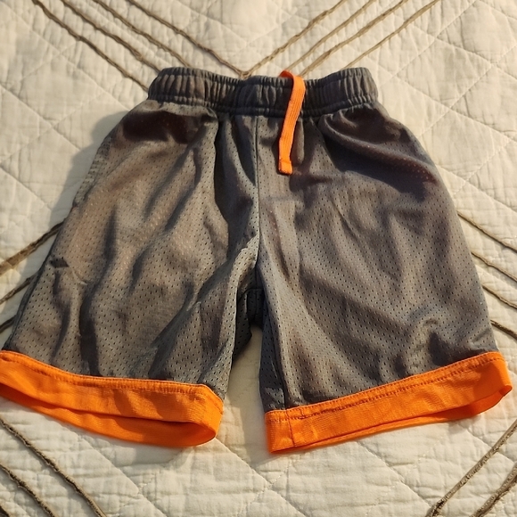 Reebok & Athletic Kids Size 7 Shorts Pair - Picture 6 of 8